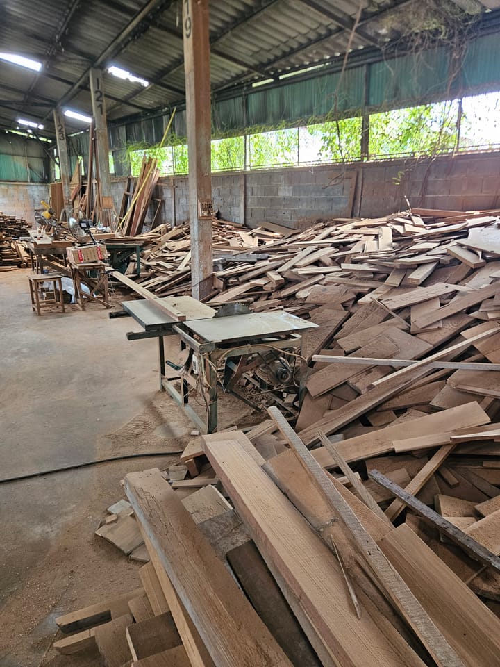 Upcycled old teak sawdust